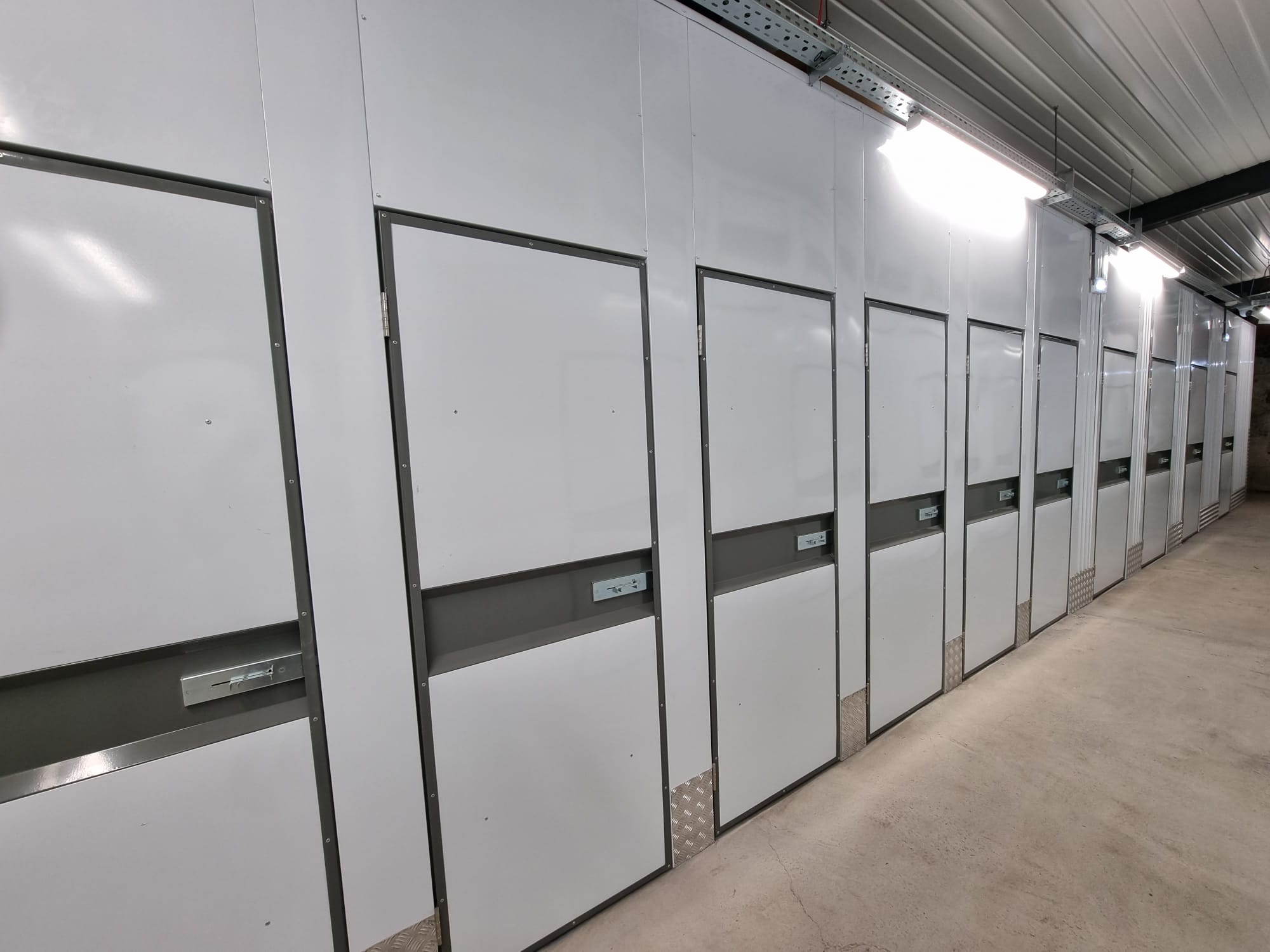 Balise img ALT Profitez d’un espace de stockage flexible et sécurisé avec un box à louer pendant votre déménagement